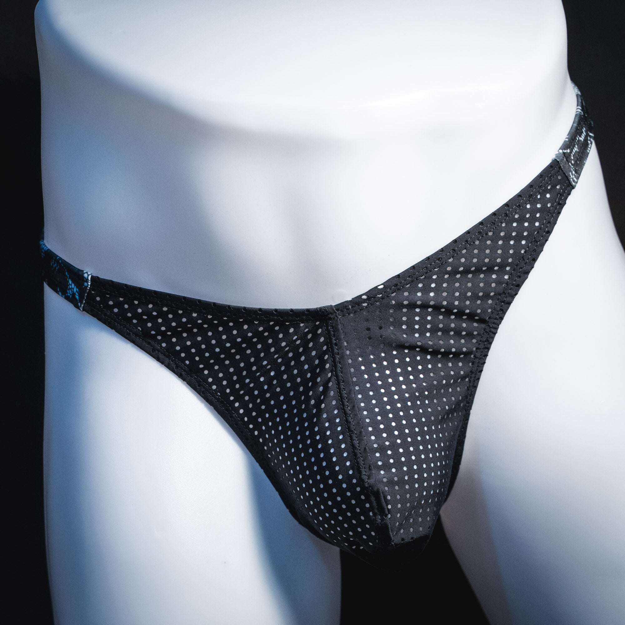 Men's lace and mesh thong underwear, classic cut, Front view