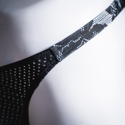 Men's lace and mesh thong underwear, classic cut, Detailed view