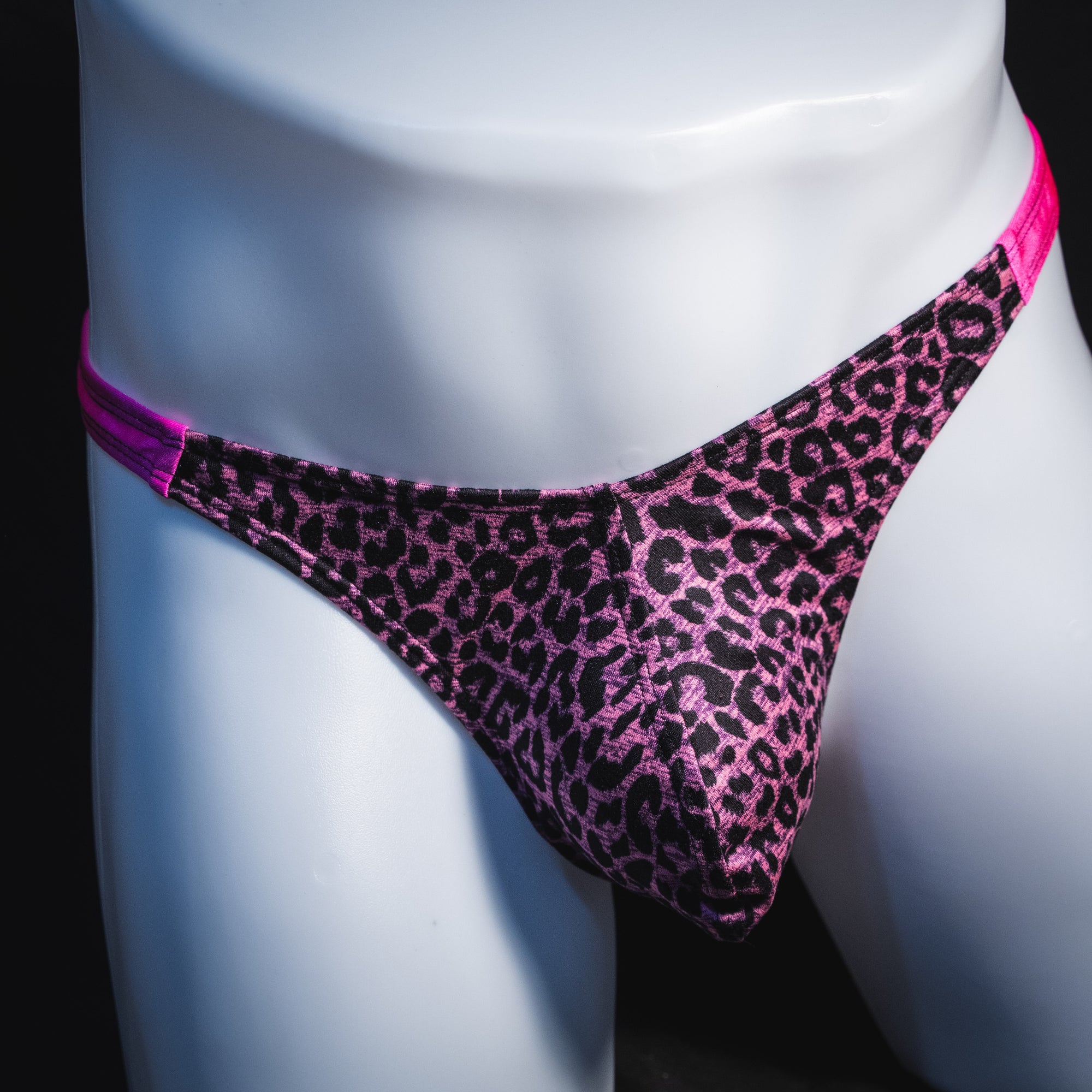 Men's purple and pink leopard print thong underwear, classic cut, Front view