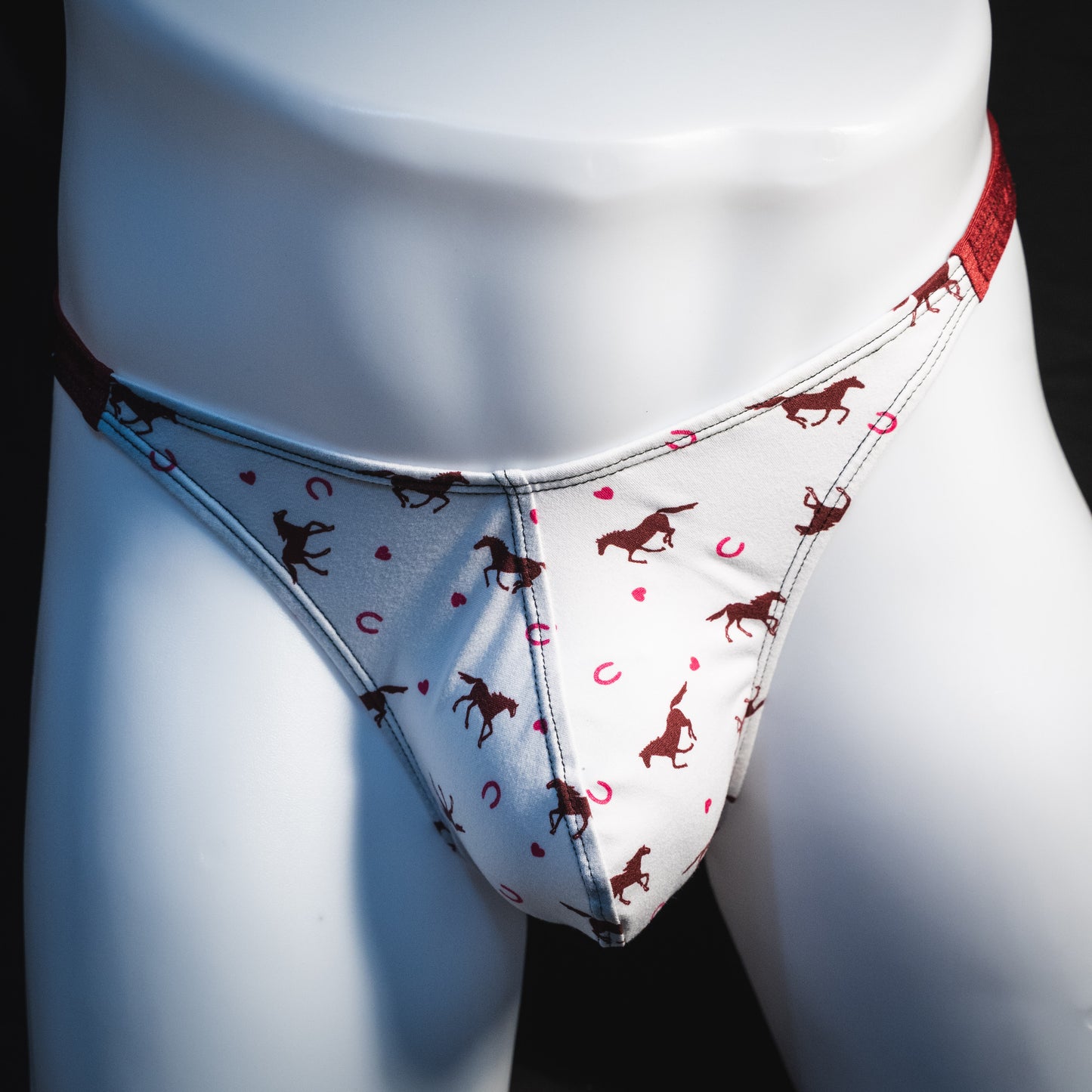 Men's red horses thong under, classic cut, Front view