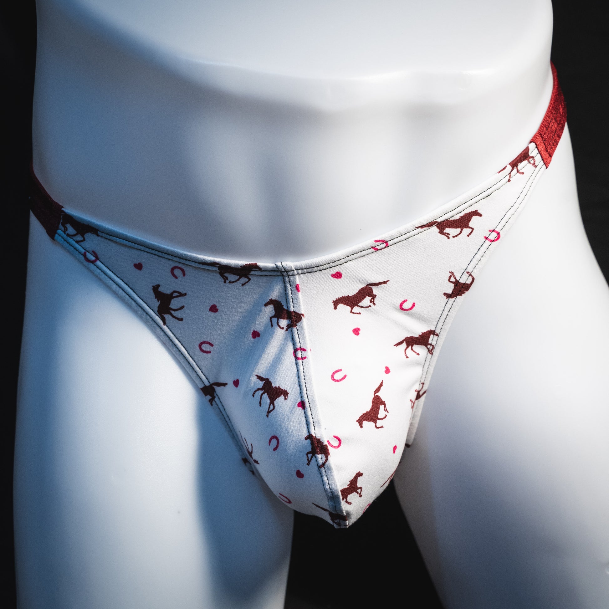 Men's red horses thong under, classic cut, Front view
