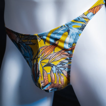 Men's floral thong, classic cut — angled front view