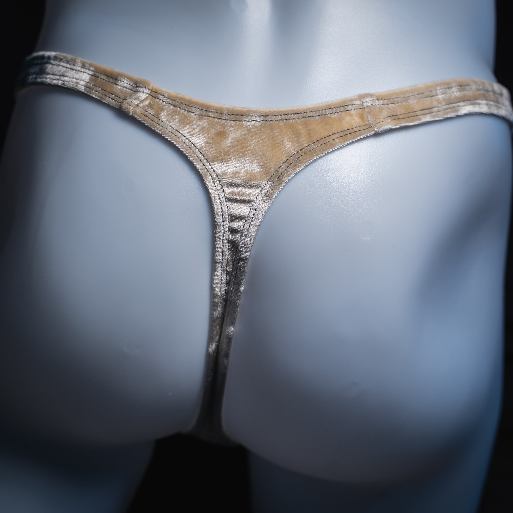 Men's pearl velvet thong, slim cut, rear view.